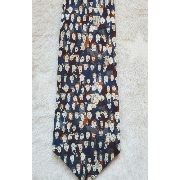 Meusem artifacts handmade silk tie - Picture 6 of 6